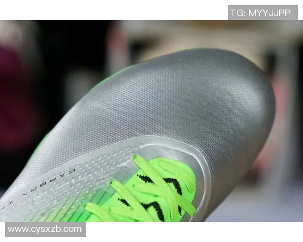 足球球星纷纷穿搭奢侈品鞋款引领时尚潮流解析 足球球星纷纷穿搭奢侈品鞋款引领时尚潮流解析